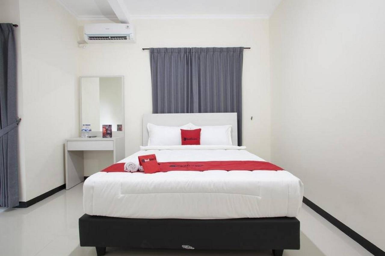 Reddoorz @ Genteng Surabaya Ngoại thất bức ảnh
