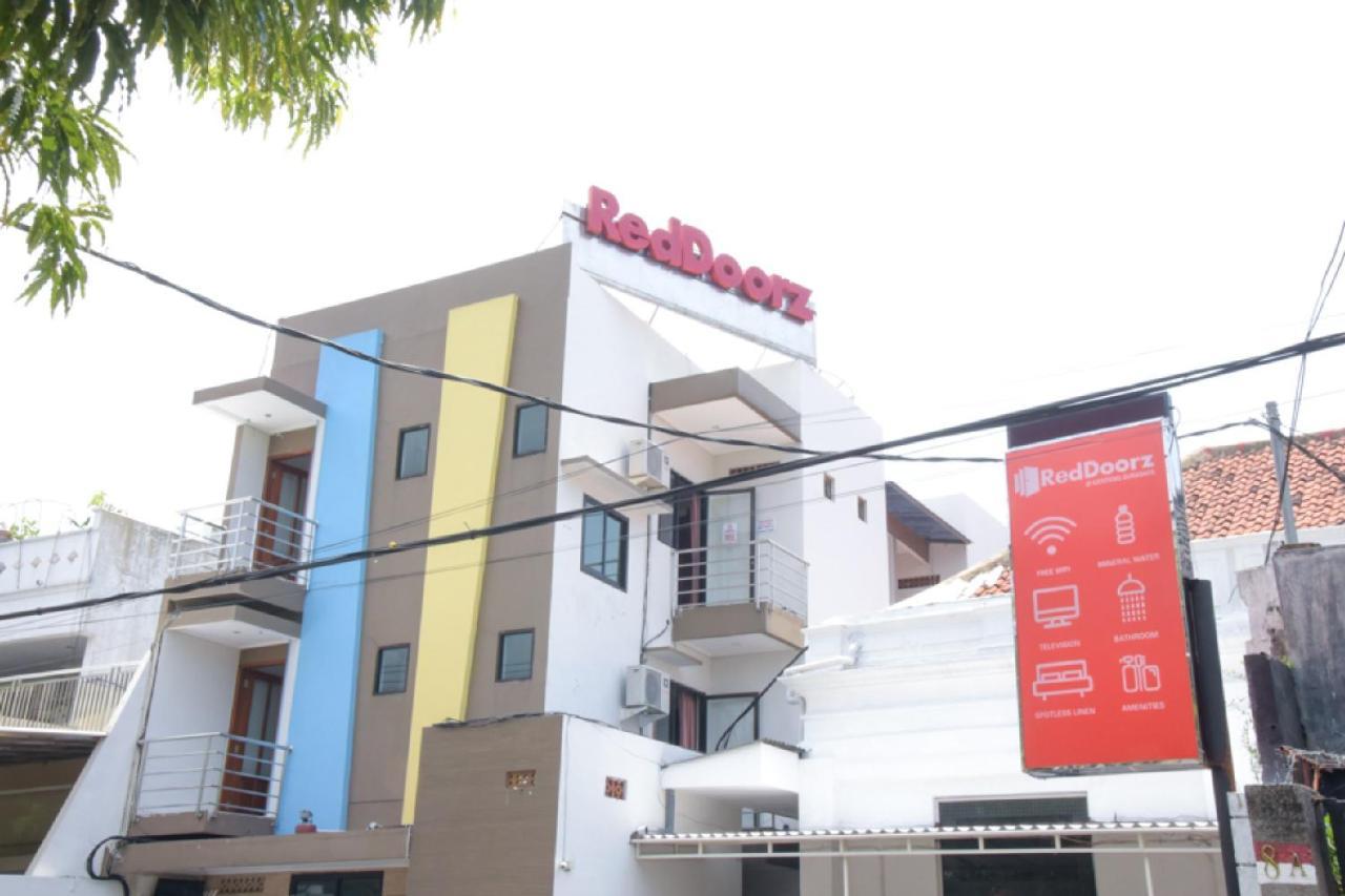 Reddoorz @ Genteng Surabaya Ngoại thất bức ảnh