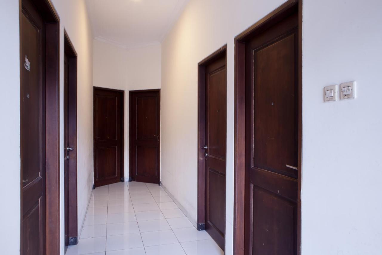 Reddoorz @ Genteng Surabaya Ngoại thất bức ảnh