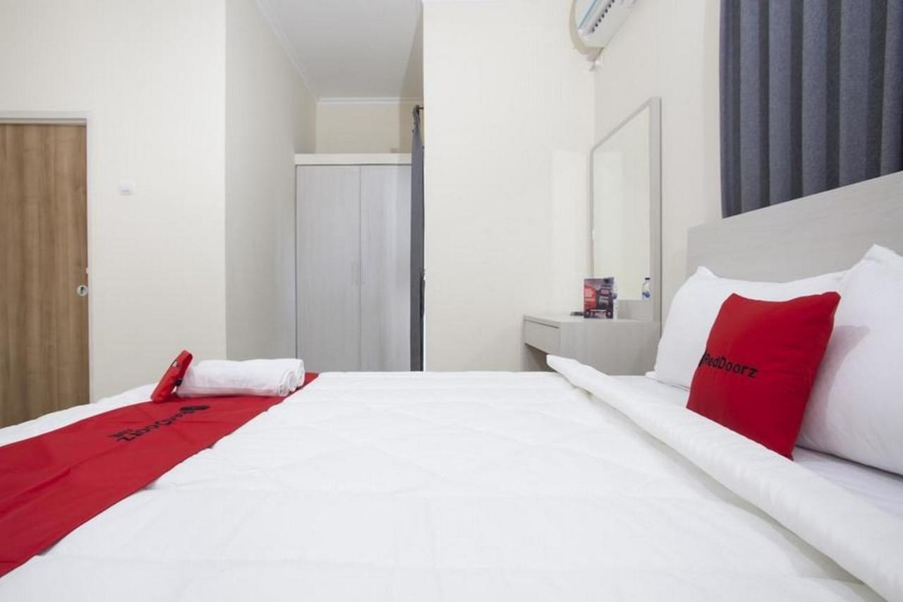 Reddoorz @ Genteng Surabaya Ngoại thất bức ảnh