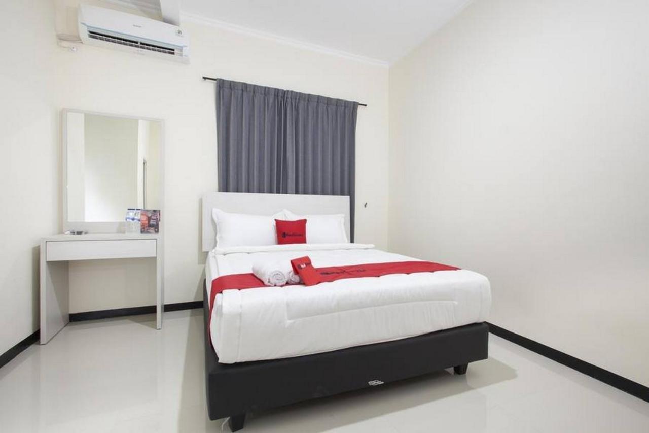 Reddoorz @ Genteng Surabaya Ngoại thất bức ảnh