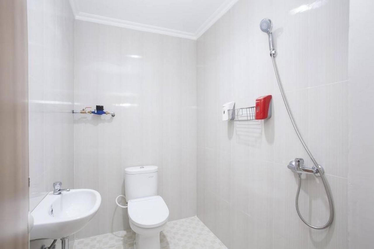 Reddoorz @ Genteng Surabaya Ngoại thất bức ảnh