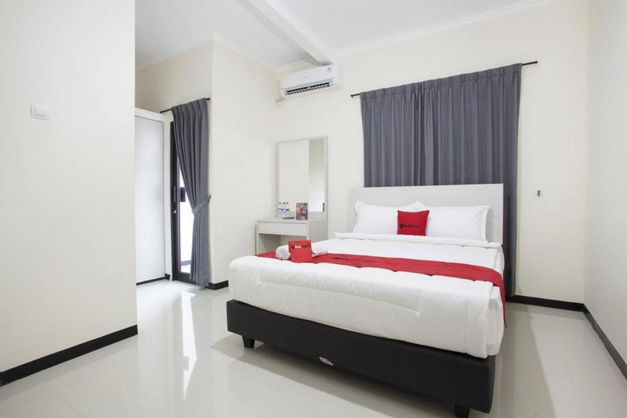 Reddoorz @ Genteng Surabaya Ngoại thất bức ảnh