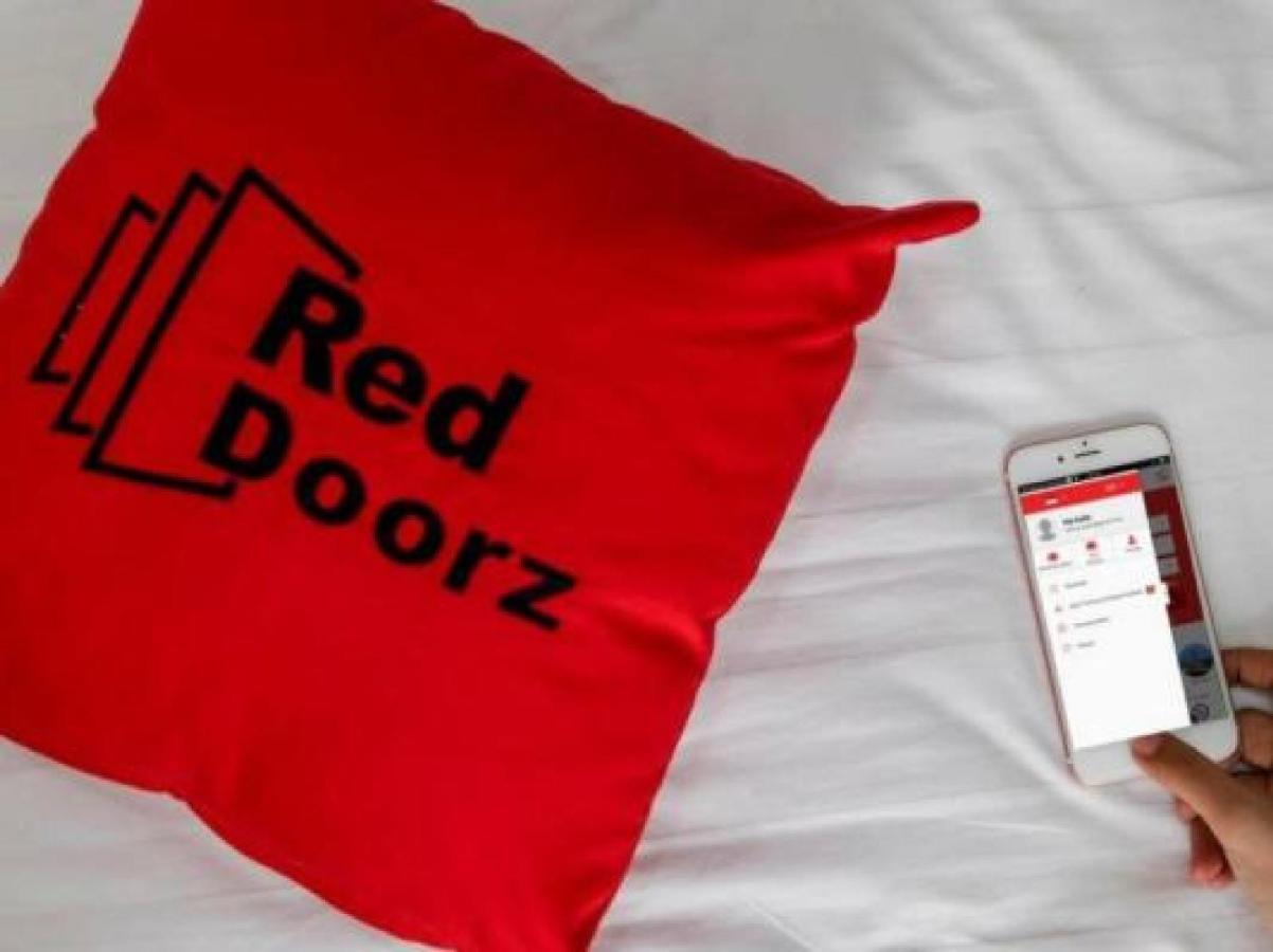 Reddoorz @ Genteng Surabaya Ngoại thất bức ảnh