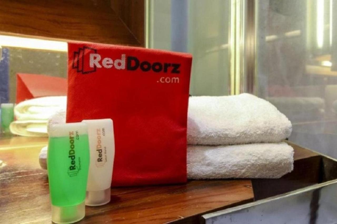 Reddoorz @ Genteng Surabaya Ngoại thất bức ảnh